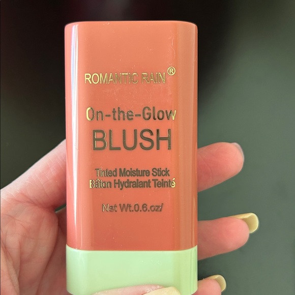 Romantic Rain On-the-Glow Blush - Pink Shade 01 NIB - Picture 3 of 10